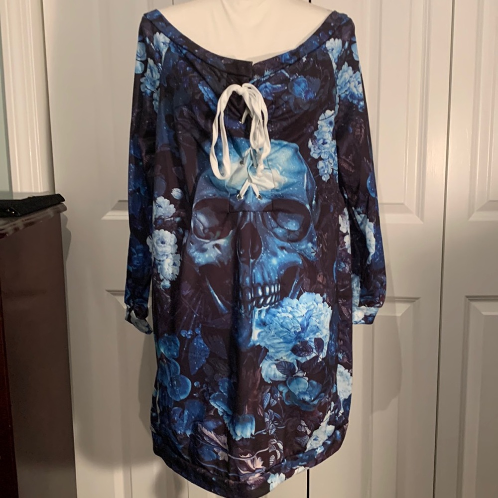 Cool looking top size 2XL
